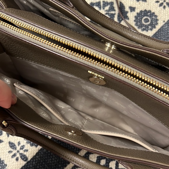 NWOT DKNY Purse - Picture 3 of 12